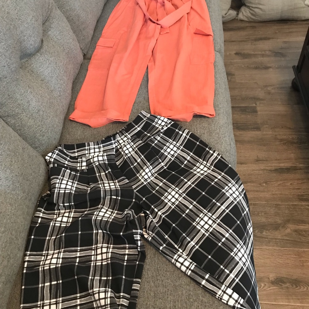 Two great ankle top wide leg pants medium never worn.